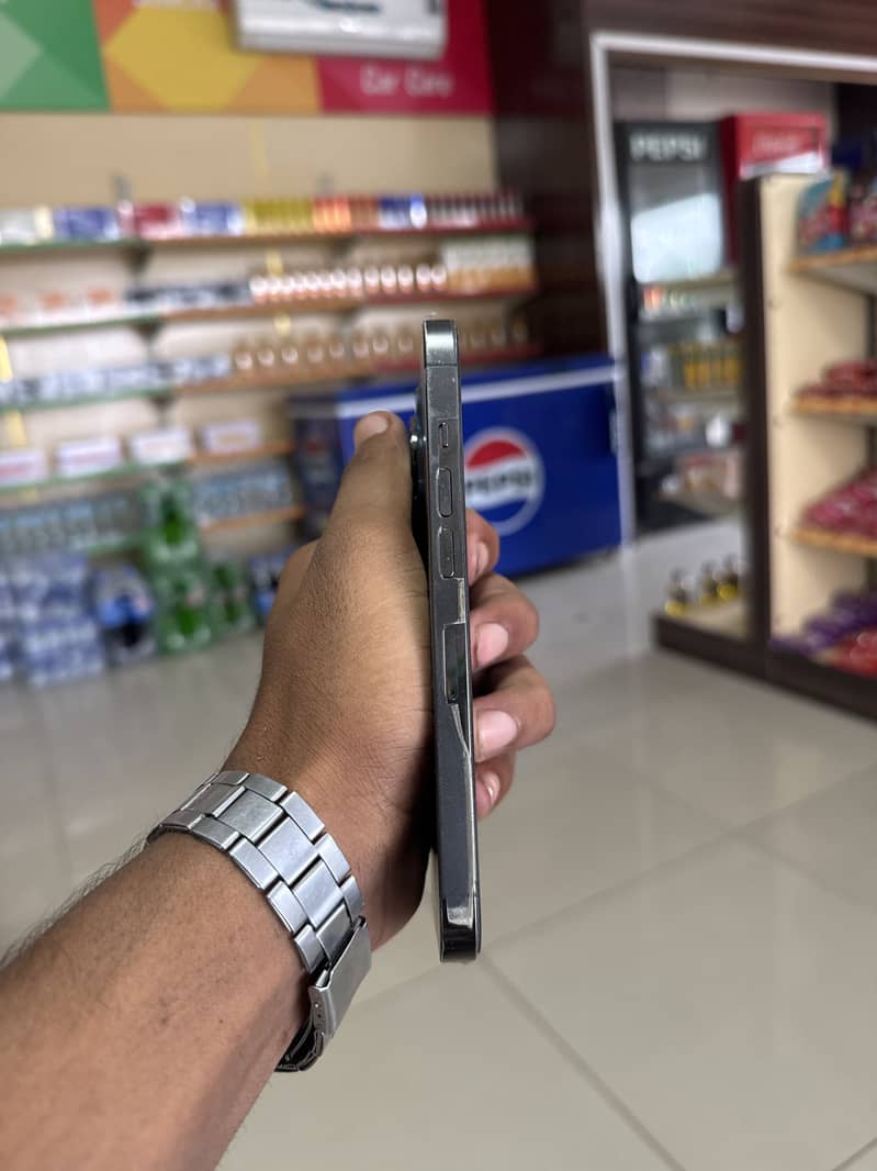 Apple iPhone 13 Pro 2