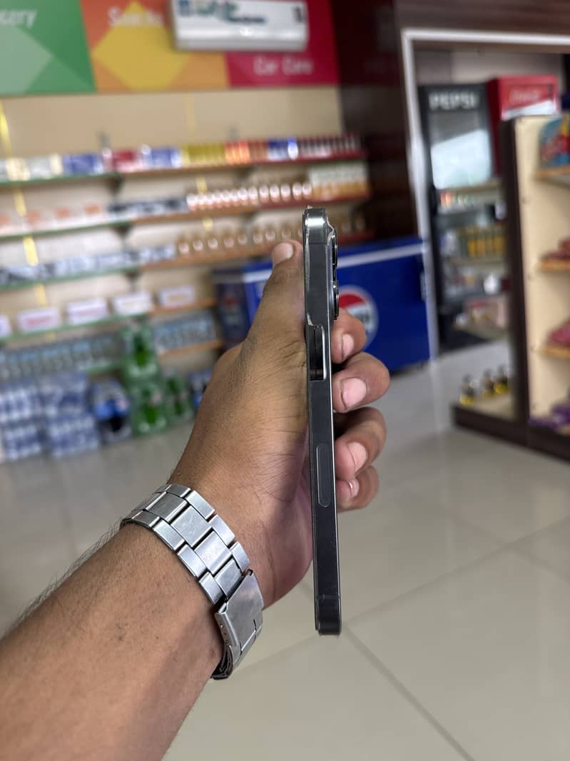 Apple iPhone 13 Pro 3