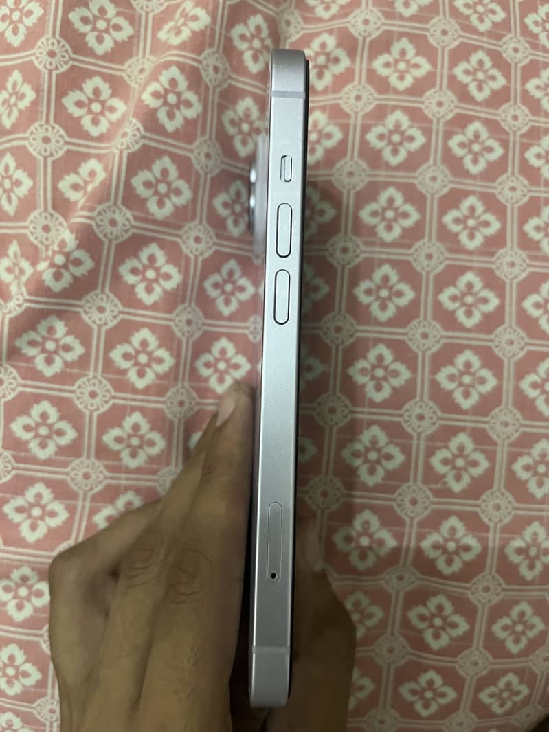 Apple iPhone 14 3