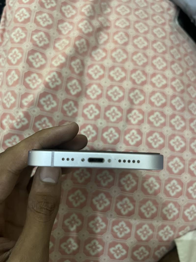Apple iPhone 14 4