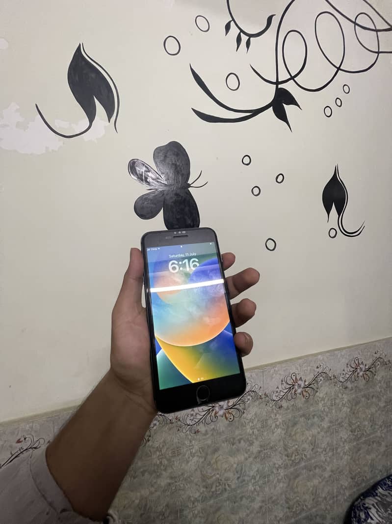 Apple iPhone 8 Plus 1