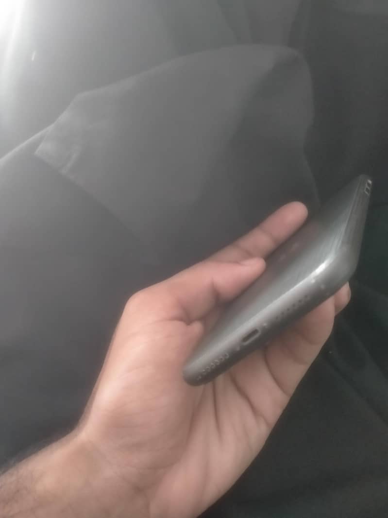 Apple iPhone 11 3