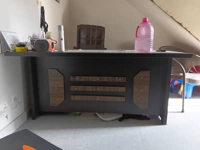 5 Feet Office Table and chair for sale