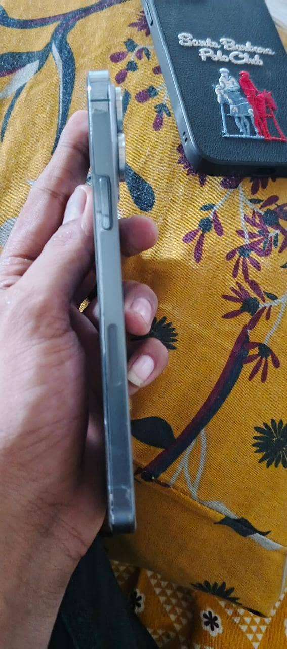 Apple iPhone 13 Pro Max 1