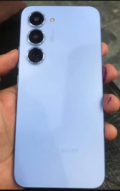 Bilkul saaf phone he ,Kisi kism ka koi fault ni,,with complete box