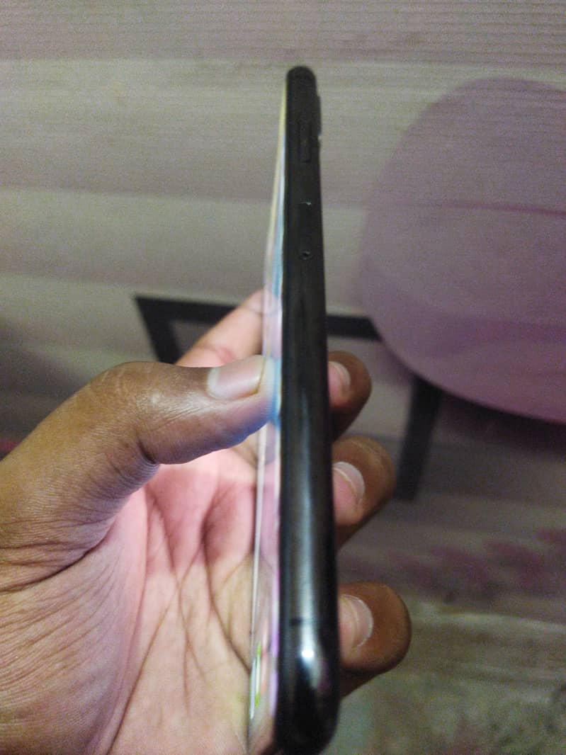 Apple iPhone XS Max 3