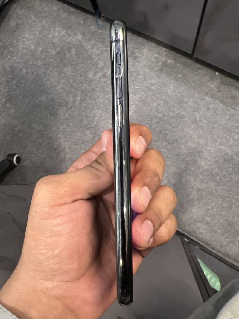 Apple iPhone X 0