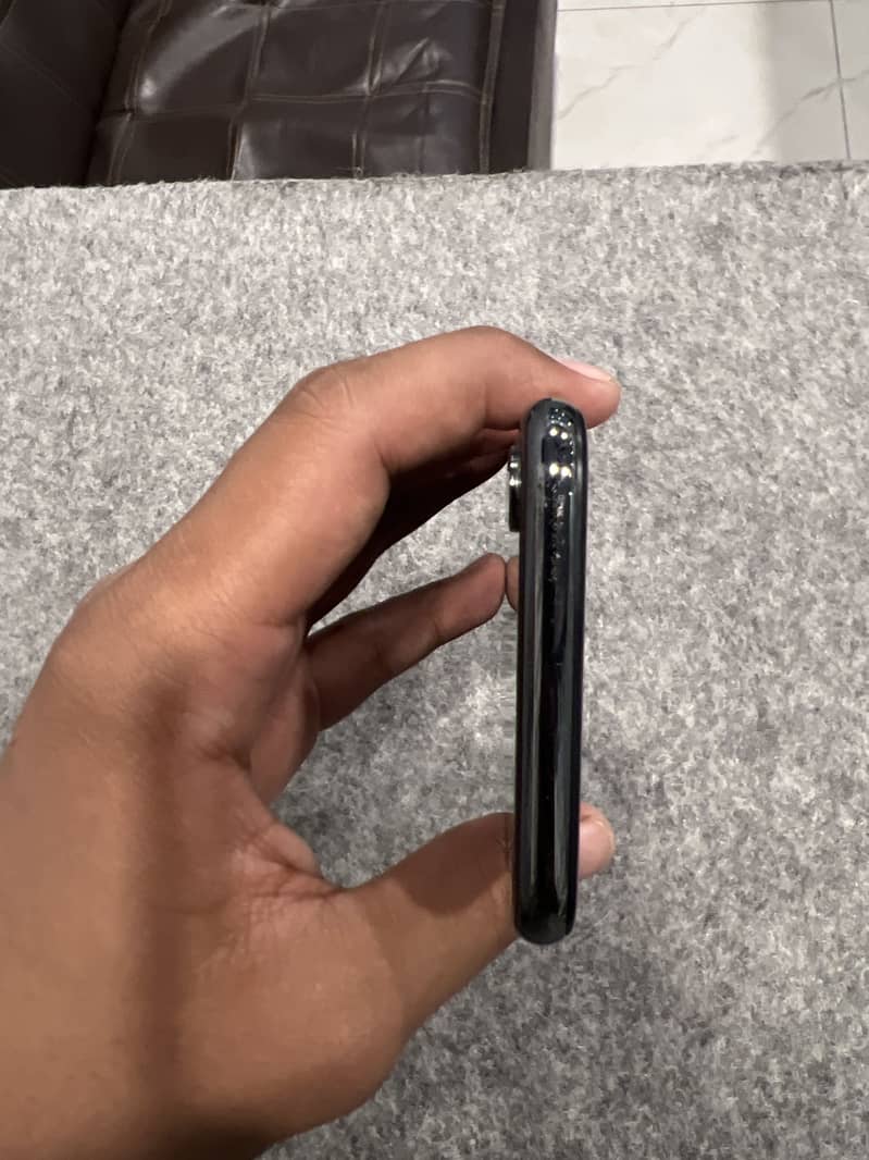 Apple iPhone X 4
