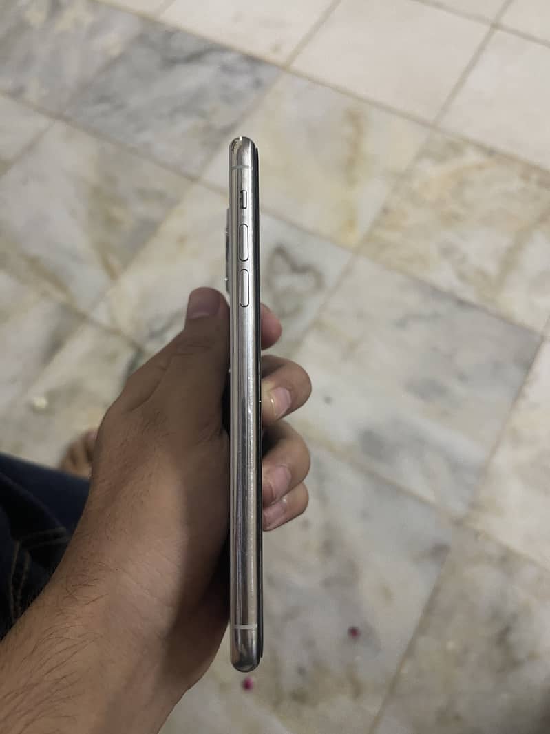 Apple iPhone 11 Pro Max 1