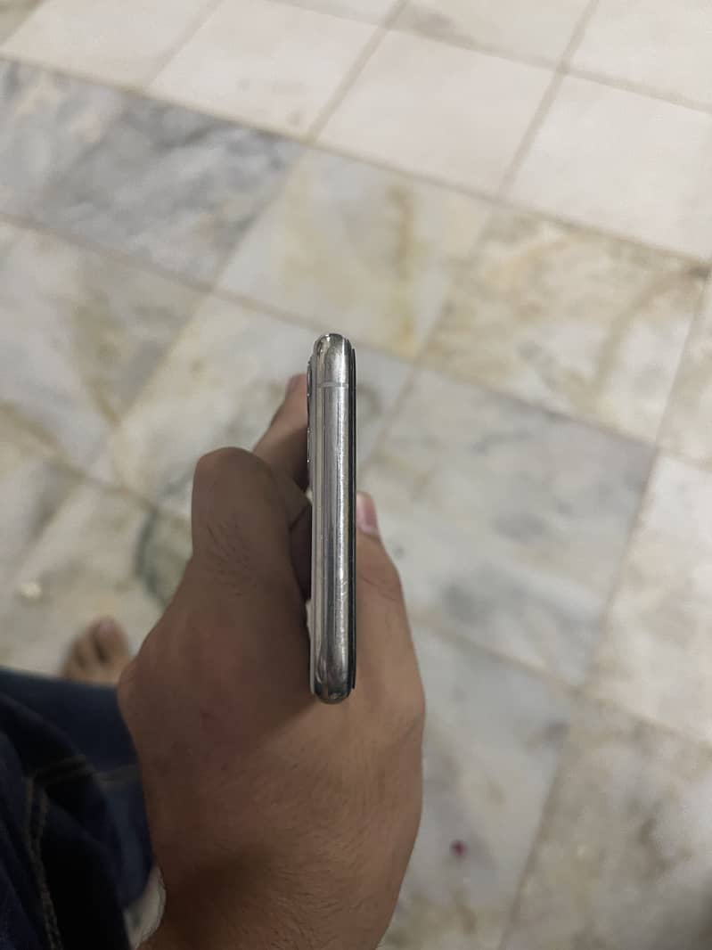 Apple iPhone 11 Pro Max 3