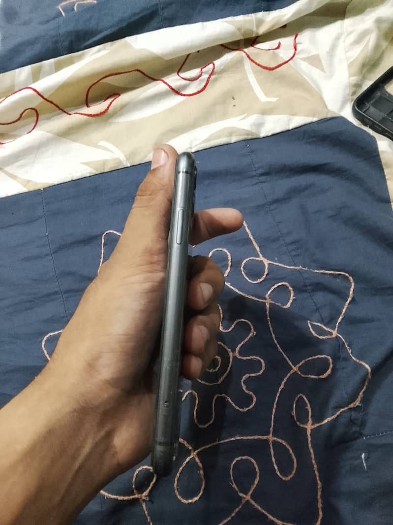 Apple iPhone 11 128 GB 3