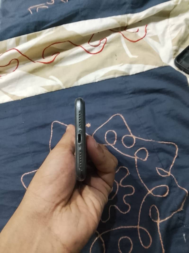 Apple iPhone 11 128 GB 6