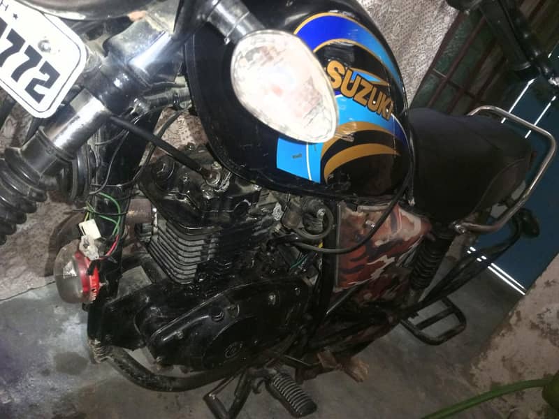 Suzuki GS 150 1
