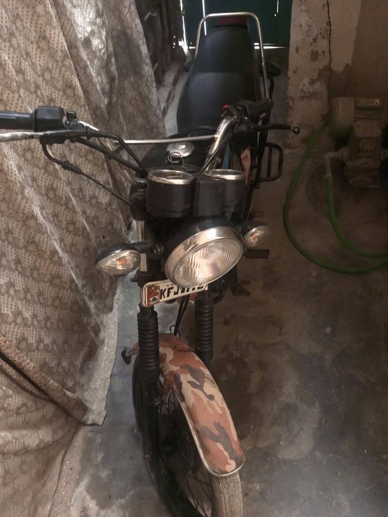 Suzuki GS 150 2