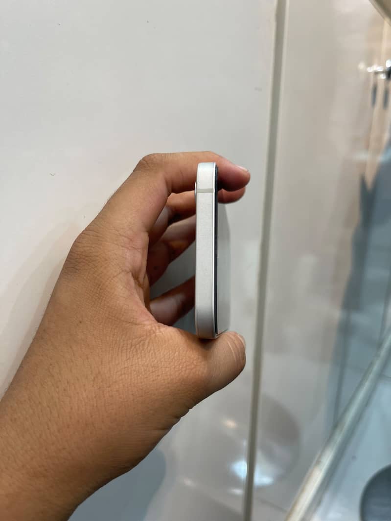 Apple iPhone 12 4