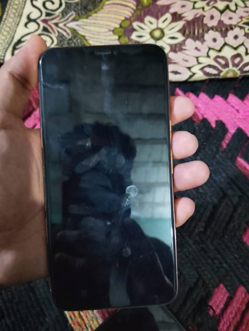 Apple iPhone XS Max 1
