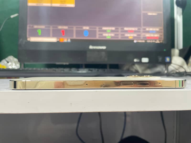 iPhone 12pro max 4