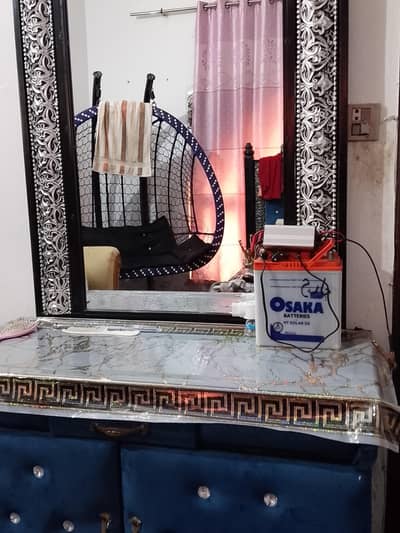 1 bed 2 sides table's 1  dressing
