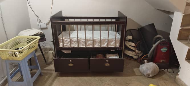 Baby cot with two drawers and molty baby mattress