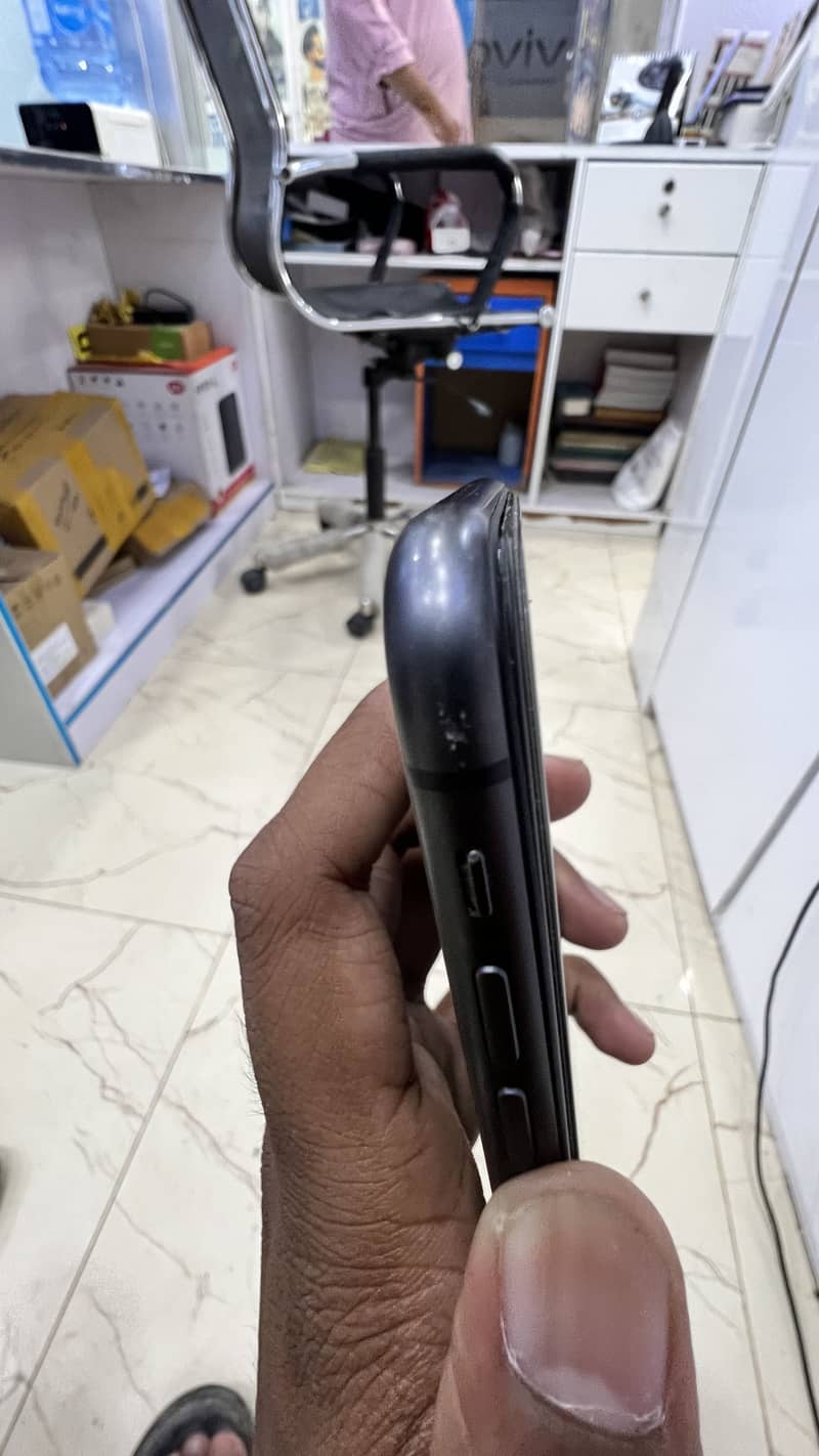 Apple iPhone 11 3