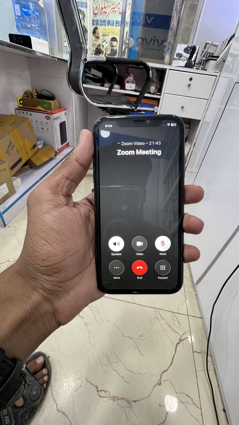 Apple iPhone 11 4