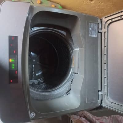 signature Automatic washing  Machine top load Execlent in condition