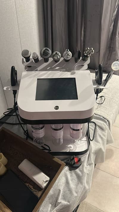 Hydra facial 10 in 1