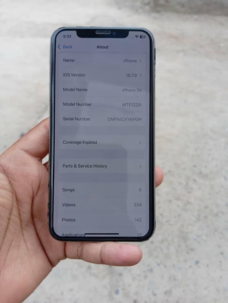 Apple iPhone XS 4