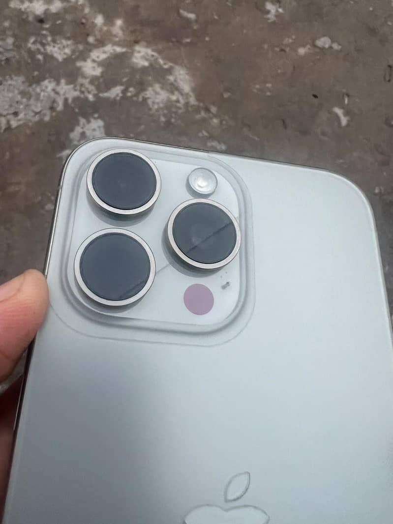 Apple iPhone 15 Pro Max 1