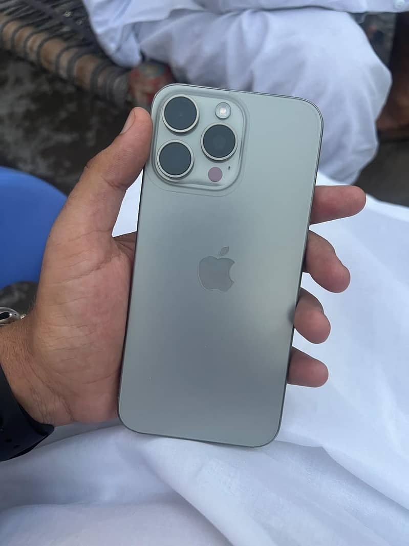 Apple iPhone 15 Pro Max 2