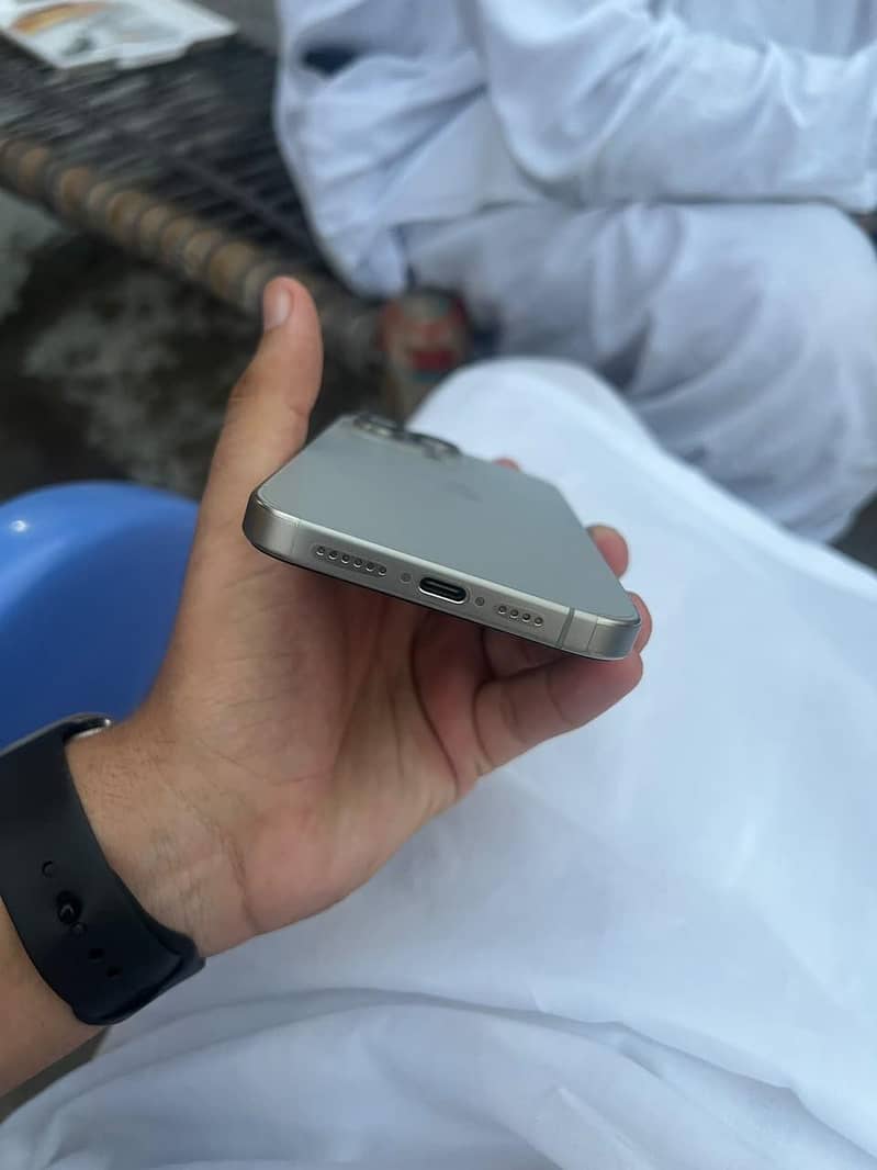 Apple iPhone 15 Pro Max 5