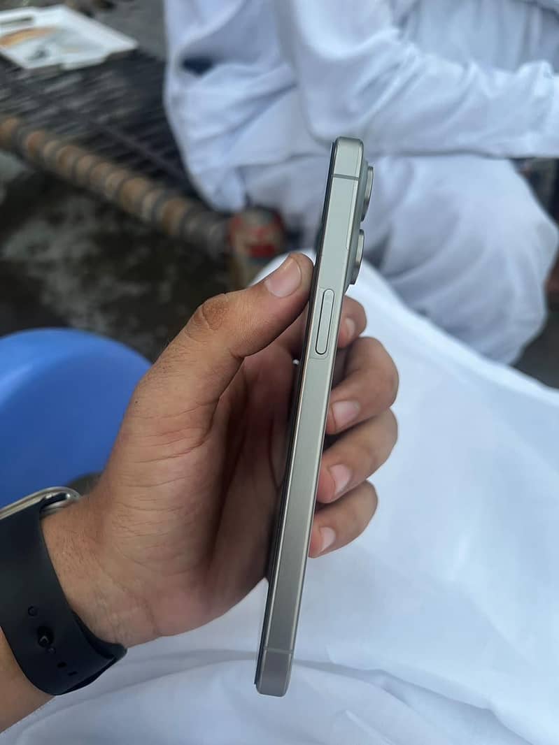 Apple iPhone 15 Pro Max 6