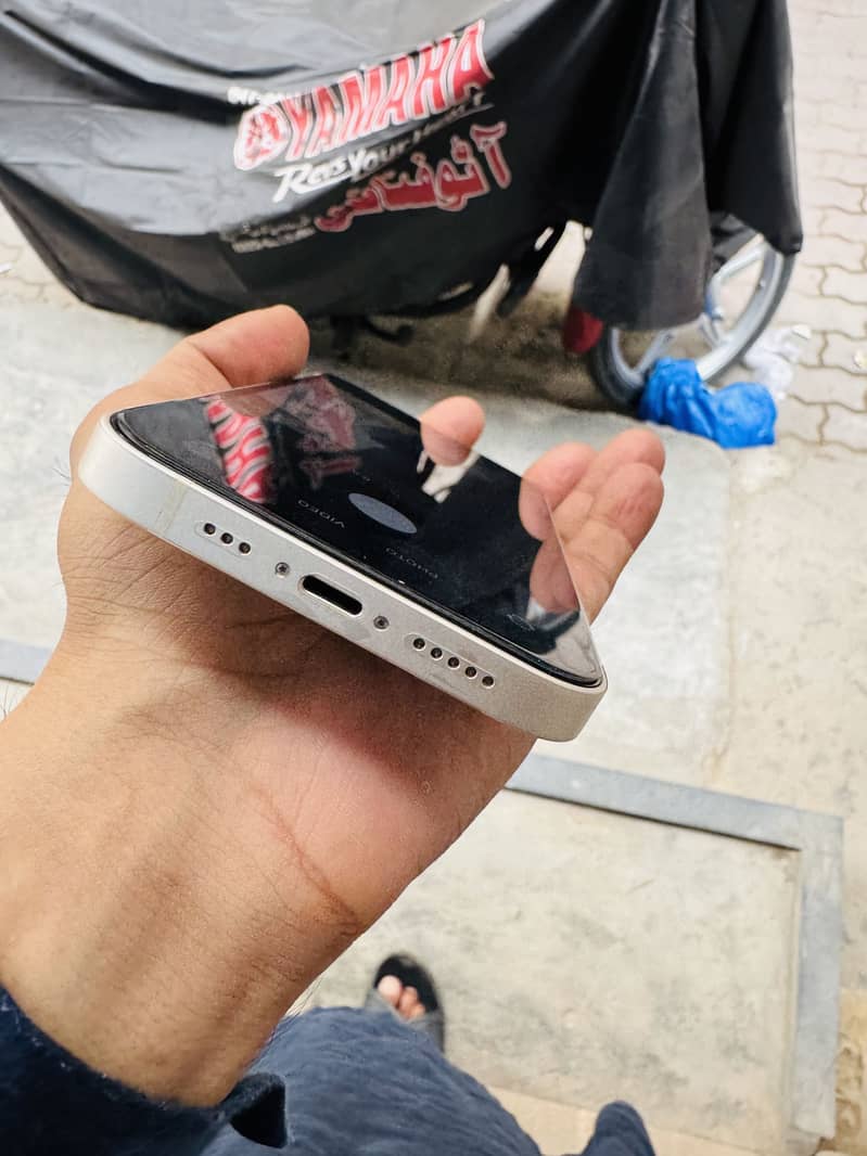 Apple iPhone 13 1