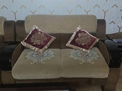sofa set (The wood is very exotic).