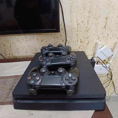 PS4 Slim - Good Used Condition (Non-Jailbreak, 3 Controllers)