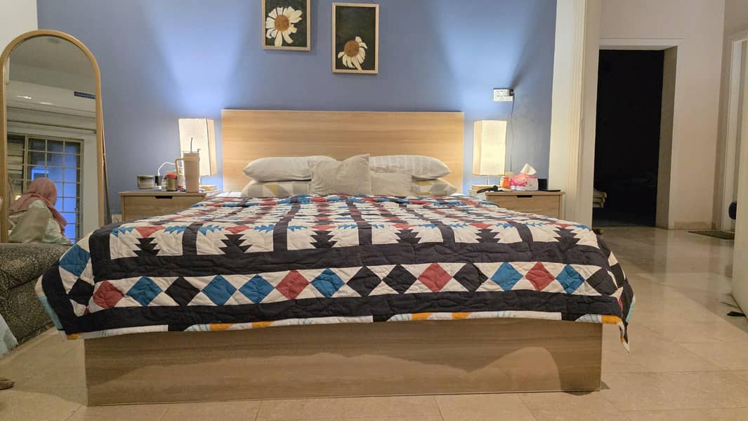 Queen Size Bed 1