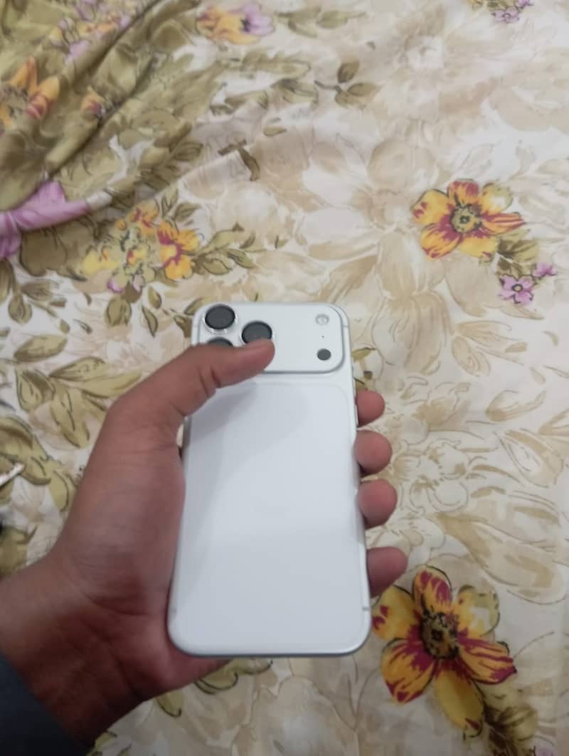 Apple iPhone 17 Pro Max 1