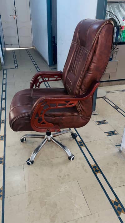 Executive chair in New Condition