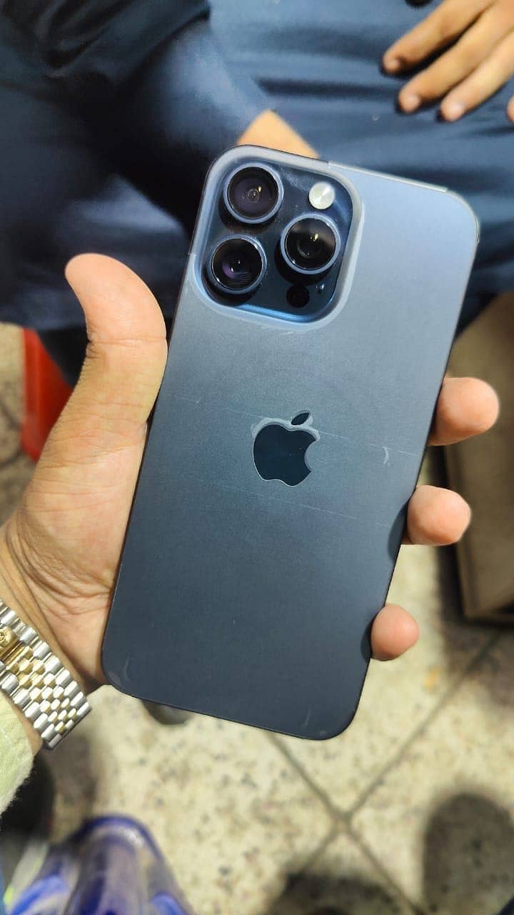 Apple iPhone 15 Pro Max 2
