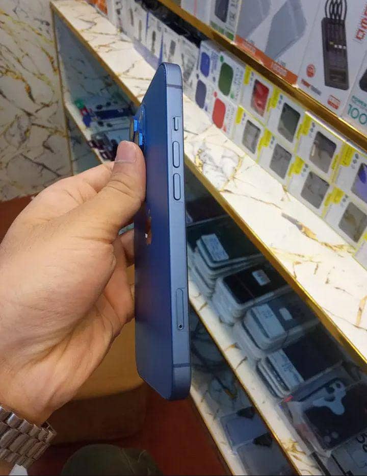 Apple iPhone 13 1