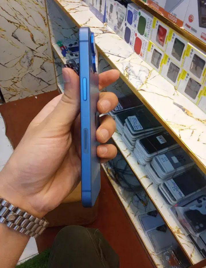 Apple iPhone 13 2