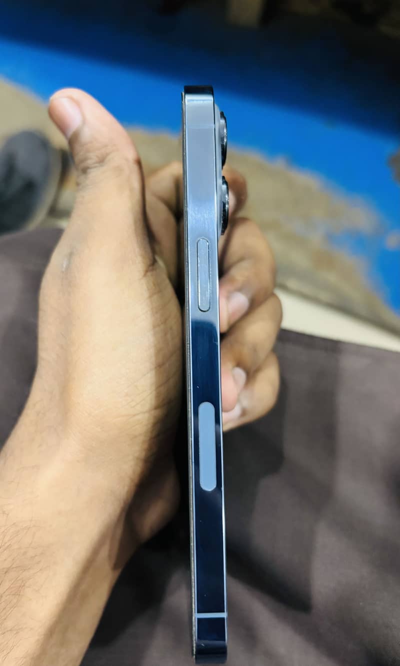 Apple iPhone 13 Pro 2