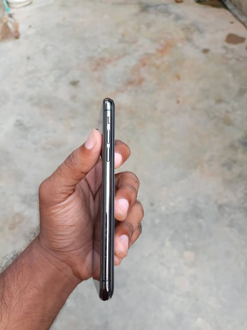 Apple iPhone X 3