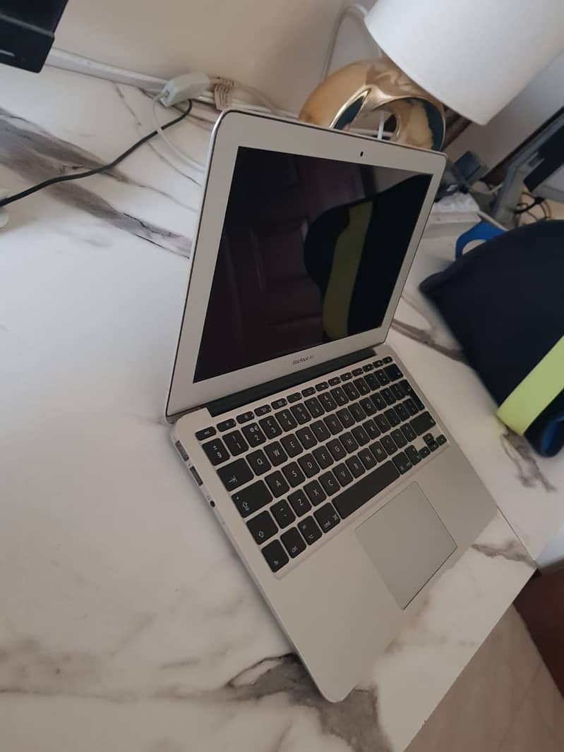macbook air 2011 0