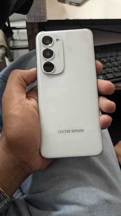 Tecno spark 40 pro plus