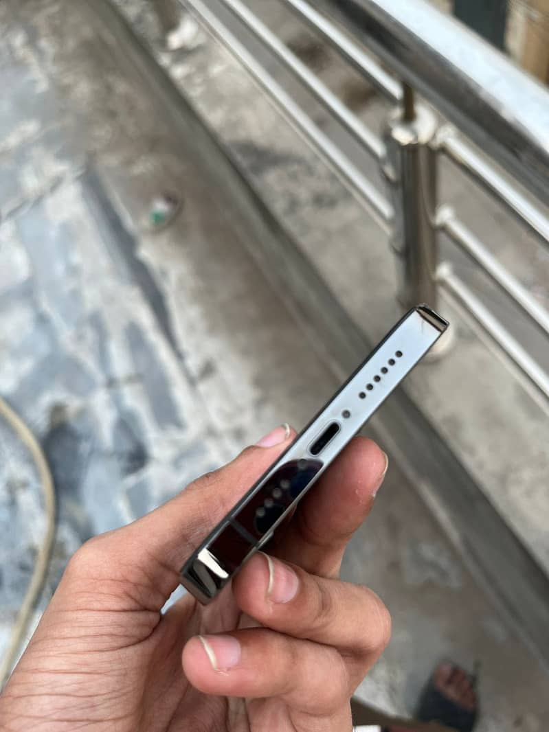 Apple iPhone 13 Pro Max JV BLACK 3