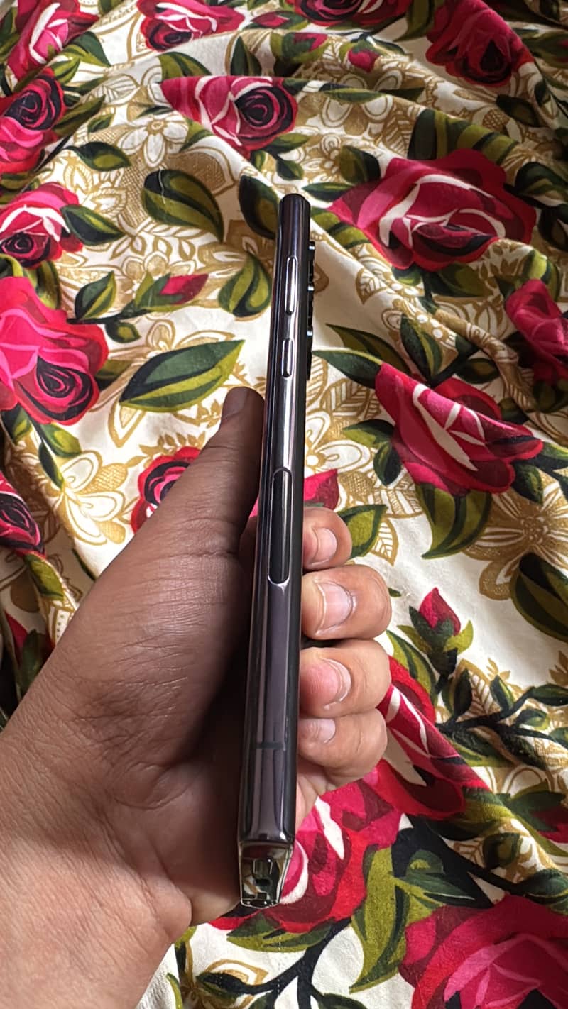 Samsung Mobile S22 Ultra 4