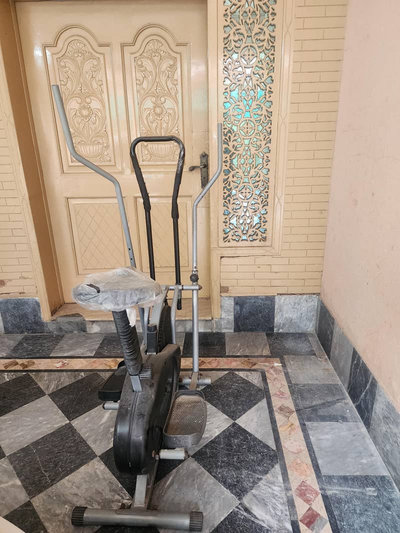 Elliptical Cross Trainer Exercise Machine 1