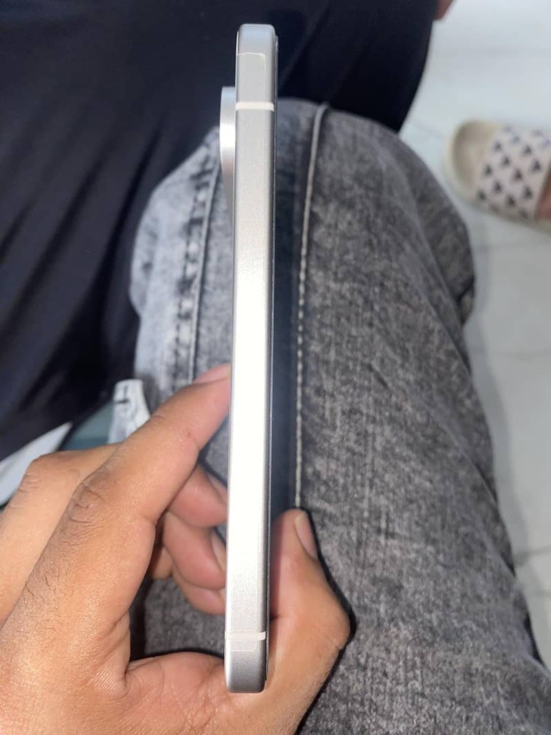 Google Pixel 9 4