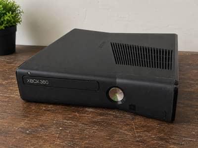 Xbox 360 Slim | excellent condition | original controller| plug & play